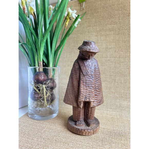 Primitive Wood Carving Man in Poncho Hat Scarf Vintage Unique 11.5" - Picture 7 of 9
